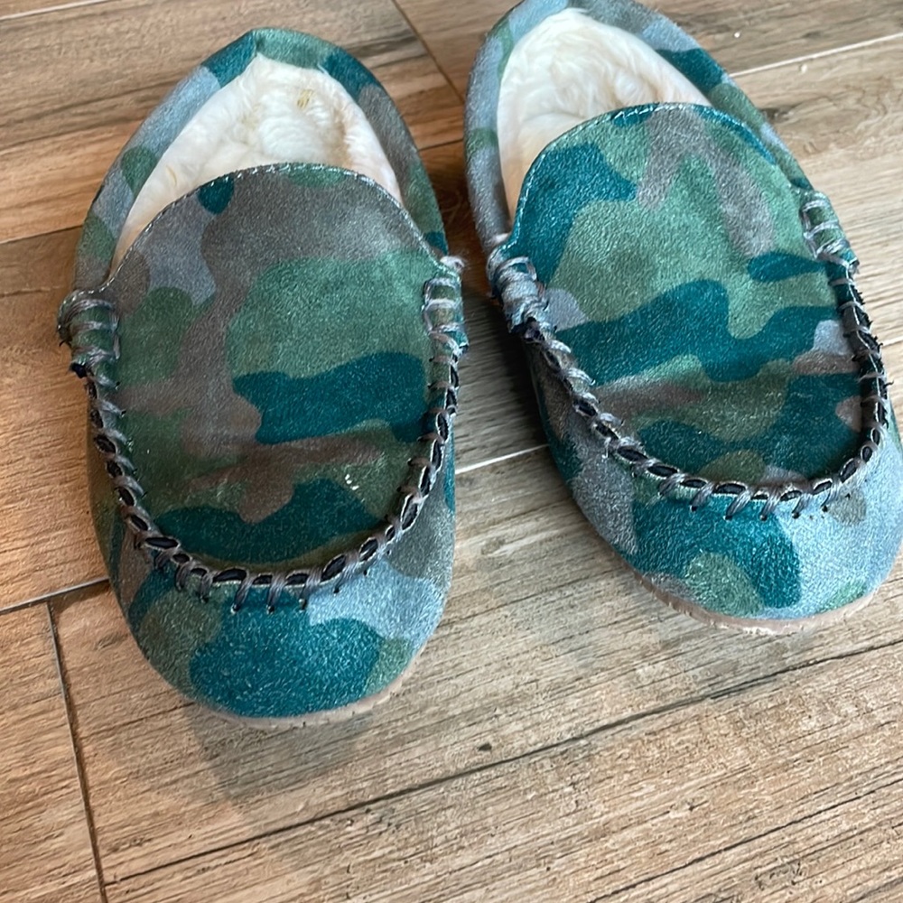 Lands End Youth boys house slippers